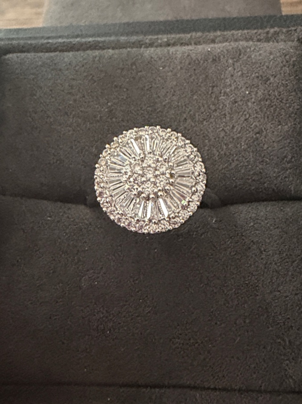 Round Halo Cluster Statement Ring in Silver